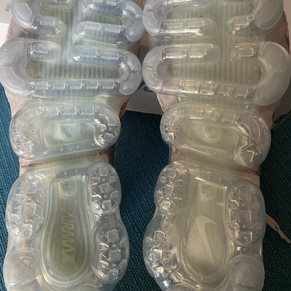 Women’s Nike air VaporMax flyknit - Picture 5 of 6